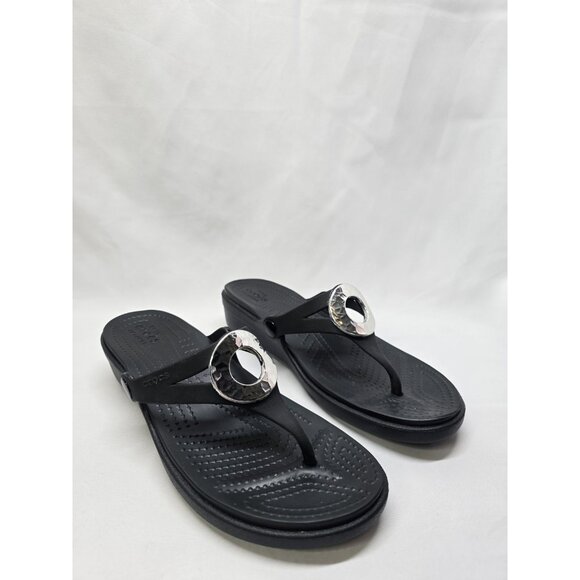 Crocs Sanrah Hammered Metal Circle Wedge Thong Black Silver Sandals Women's 8 - Picture 1 of 12